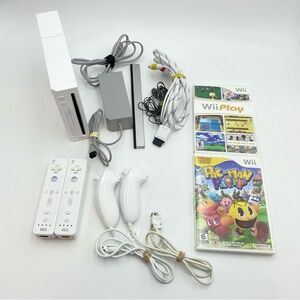 Nintendo Wii Console Bundle 2 Controllers + 2 Nunchuks + 2 Games TESTED